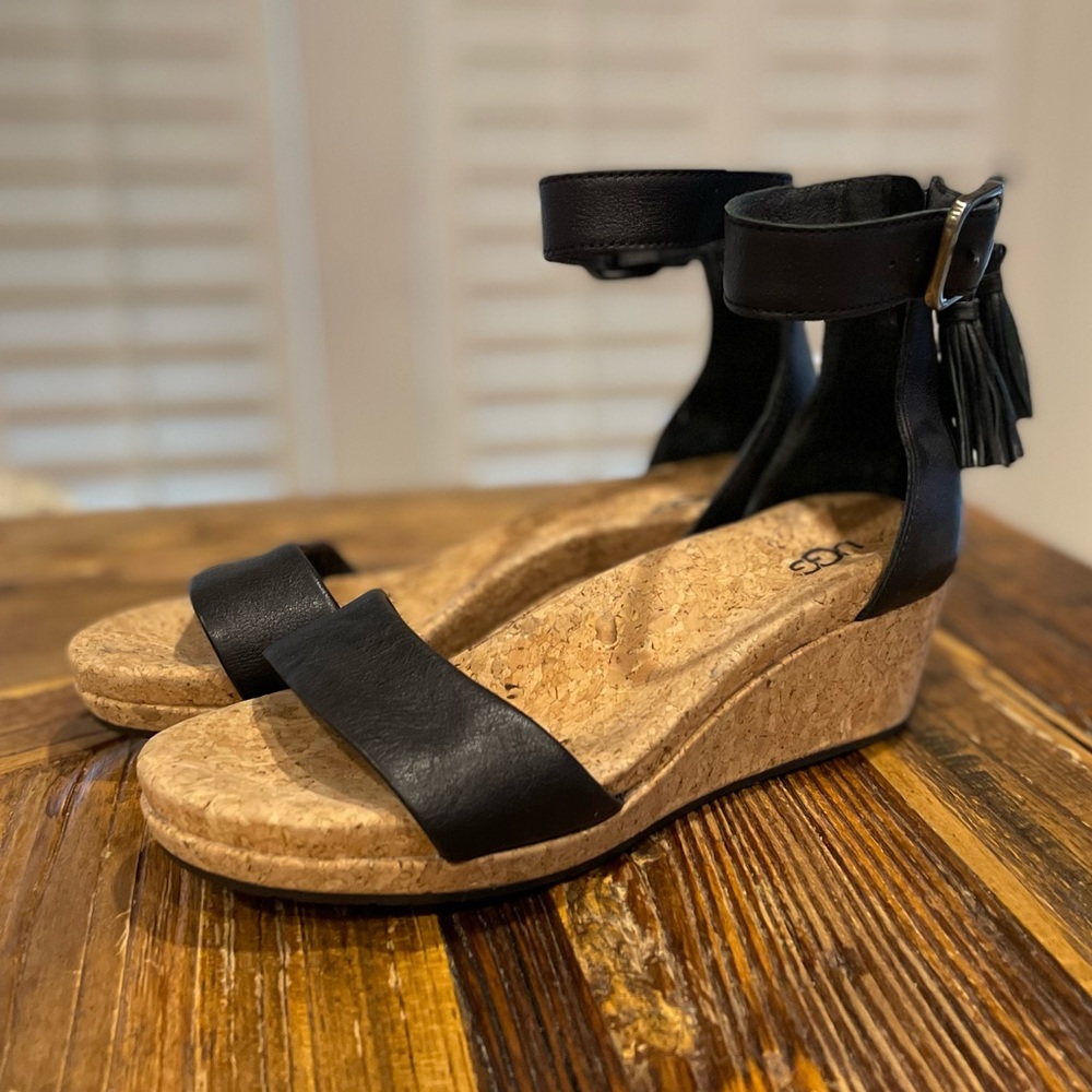 UGG wedges Leather w/Tassel Sz 7